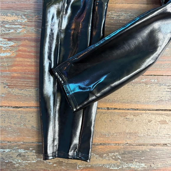 SPANX Faux Patent Leather Leggings ~ Size Medium ๐๐ - Picture 6 of 8